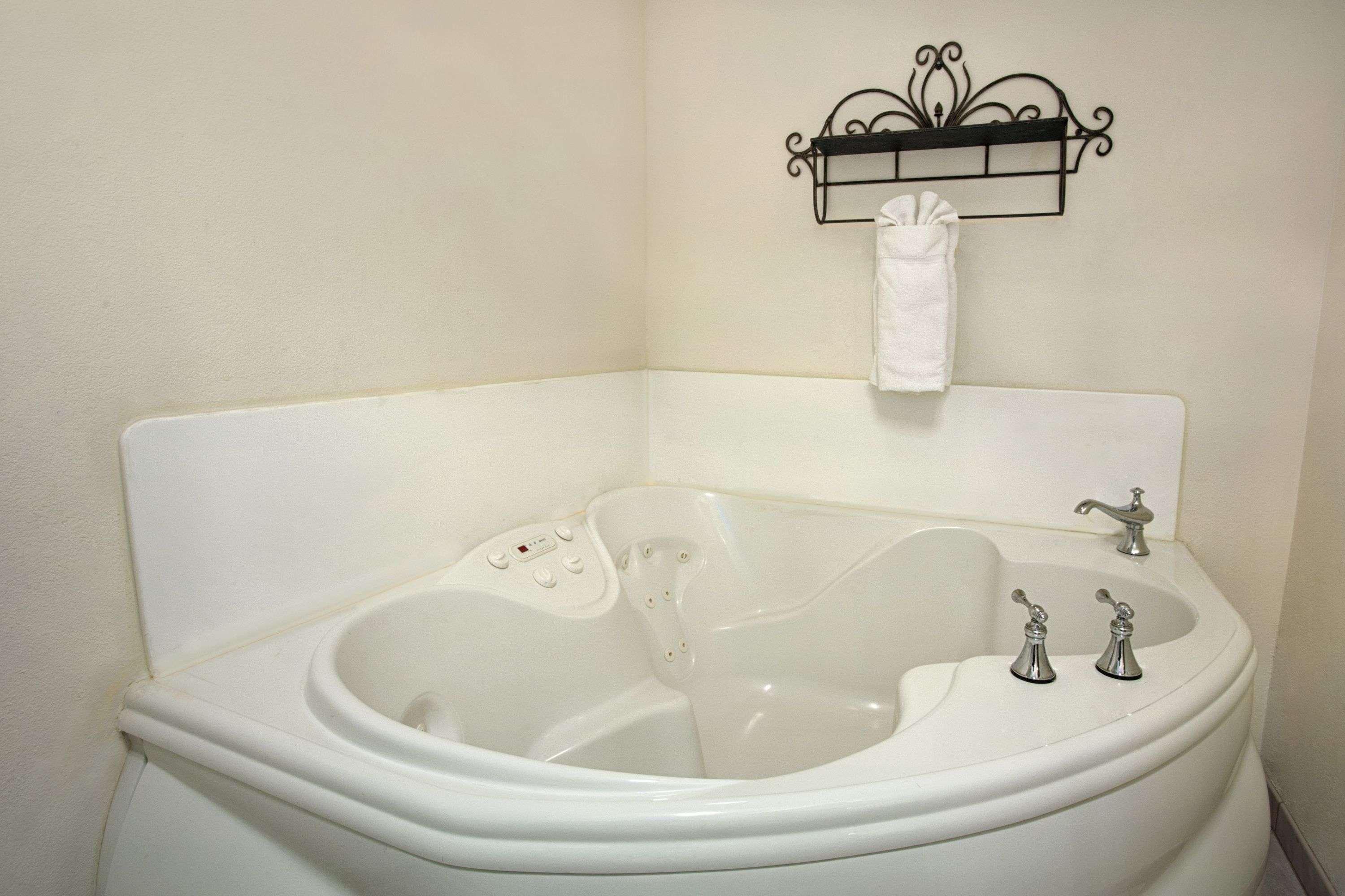 Travelodge By Wyndham Lemoore Near Naval Air Station Extérieur photo