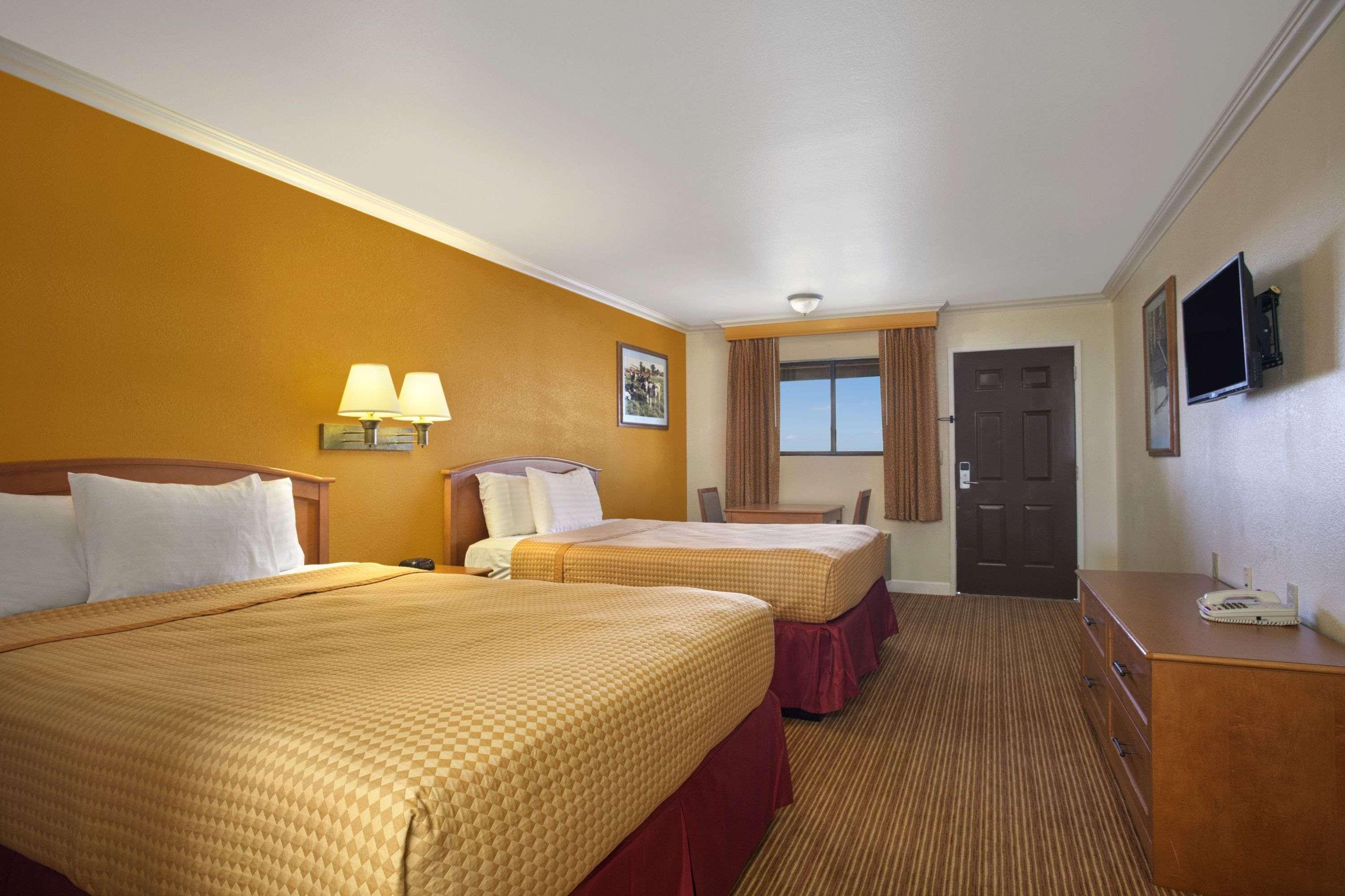 Travelodge By Wyndham Lemoore Near Naval Air Station Extérieur photo