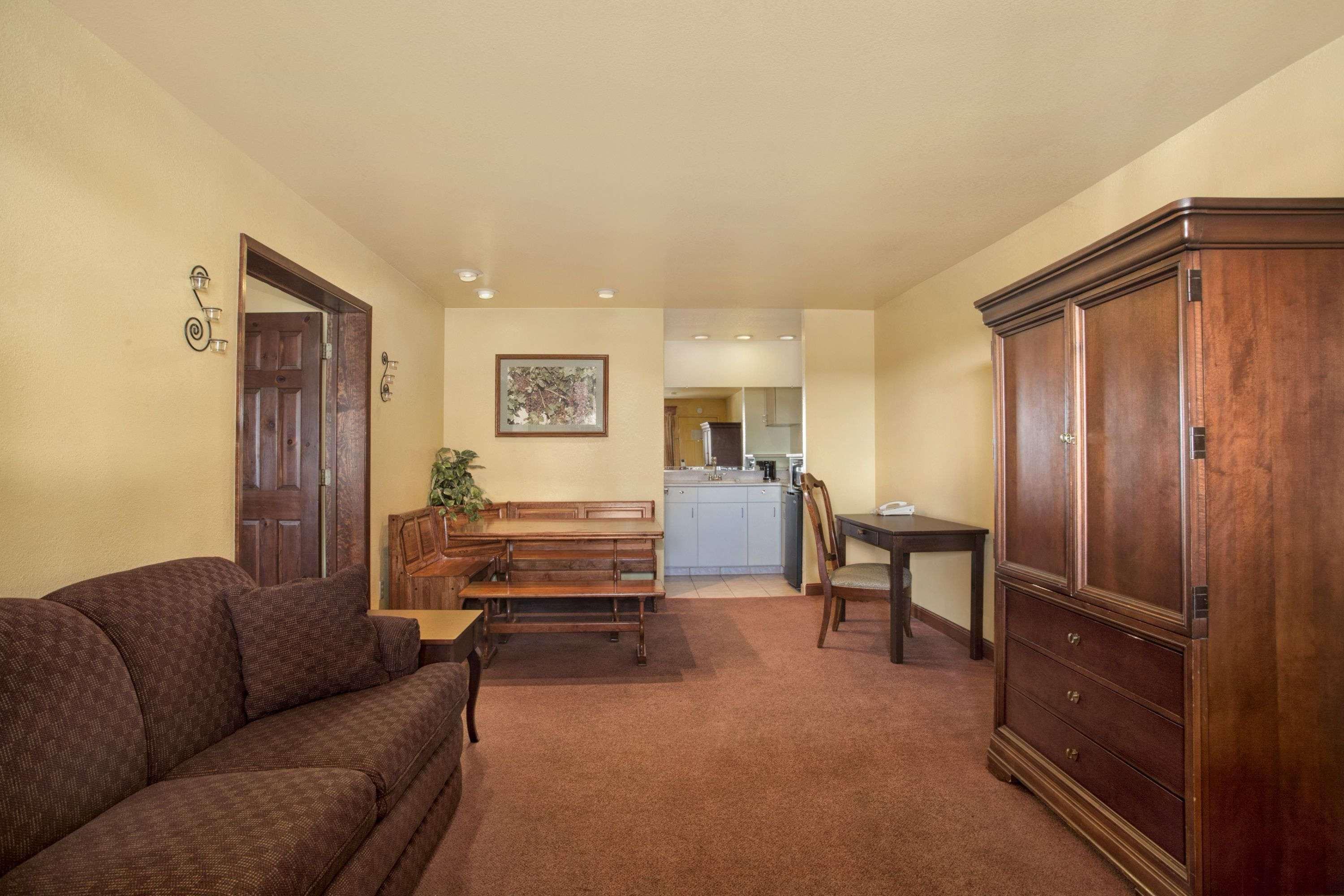 Travelodge By Wyndham Lemoore Near Naval Air Station Extérieur photo