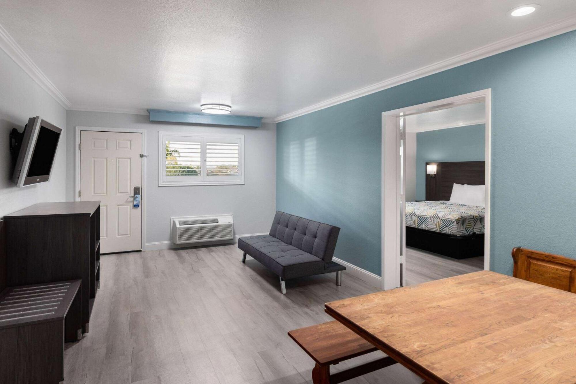Travelodge By Wyndham Lemoore Near Naval Air Station Extérieur photo