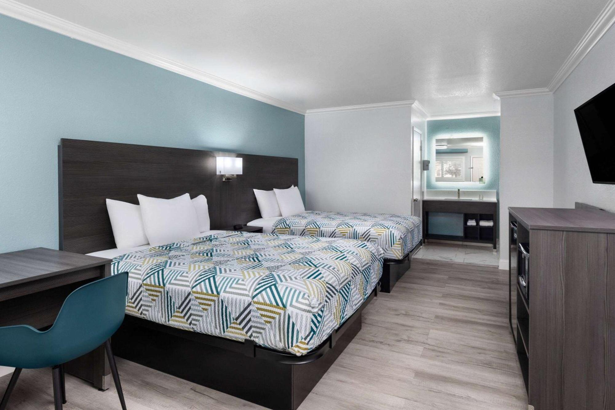 Travelodge By Wyndham Lemoore Near Naval Air Station Extérieur photo