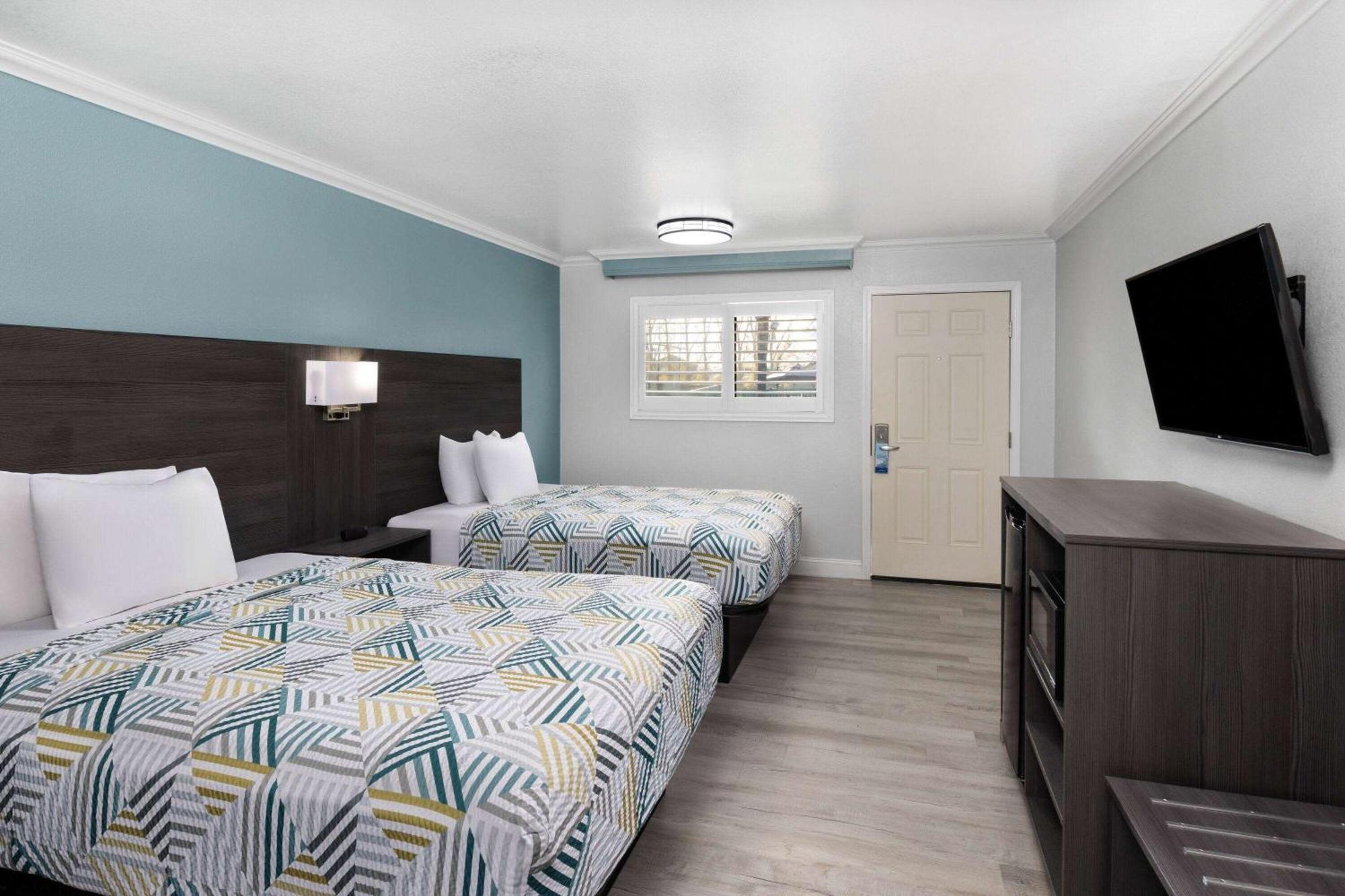 Travelodge By Wyndham Lemoore Near Naval Air Station Extérieur photo