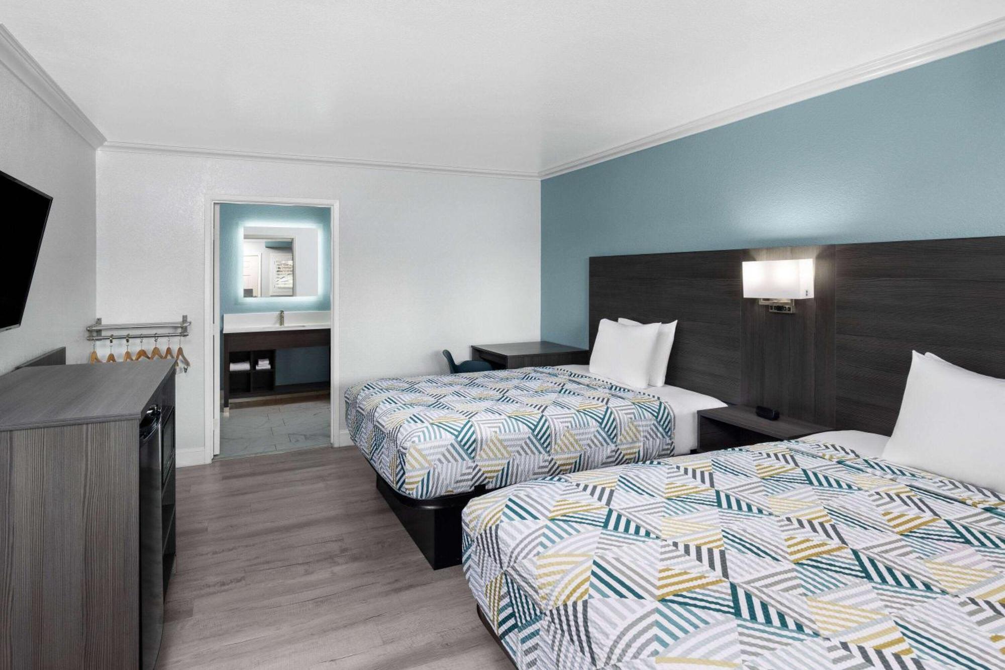 Travelodge By Wyndham Lemoore Near Naval Air Station Extérieur photo