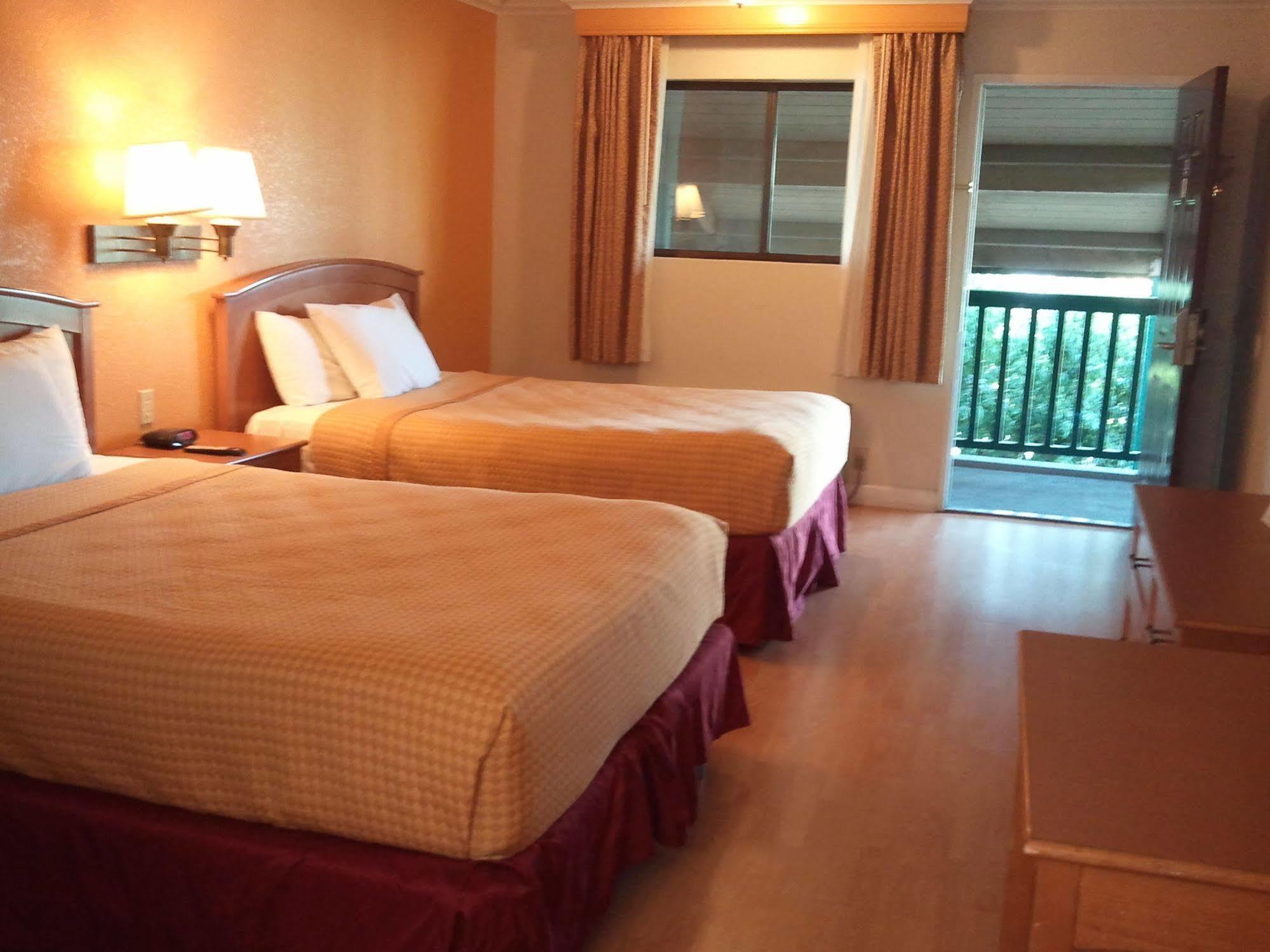 Travelodge By Wyndham Lemoore Near Naval Air Station Extérieur photo